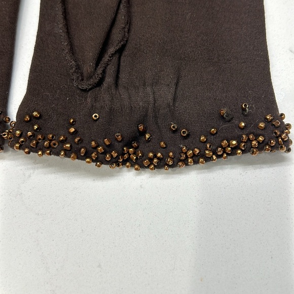 Crescendoe 1940’s Tailored Hand Beaded Chocolate Gloves - Picture 3 of 7